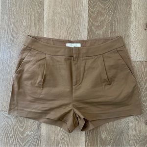 Everlane pleat-front short